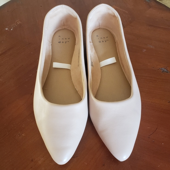 A new day pointed toe shoes. Sz. 7.5 - Picture 6 of 7